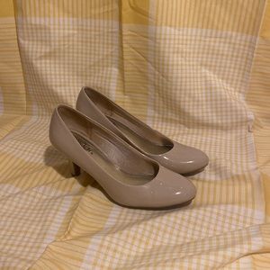 glossy nude pumps